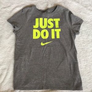 Nike girls t-shirt